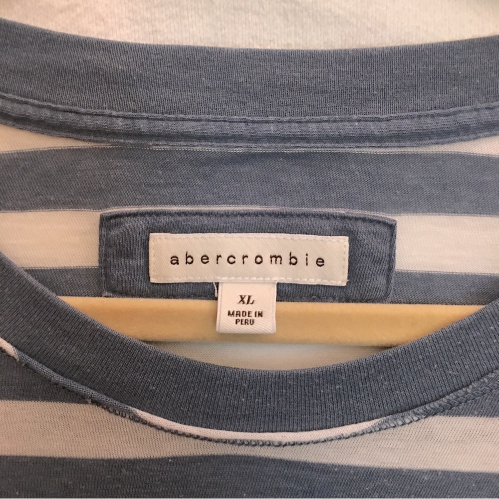 Abercrombie denim blue and white stripe T-shirt size XLslim fit - Picture 2 of 7
